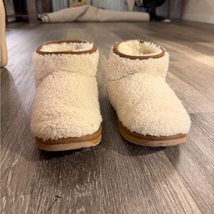 EMU Cozy Cream Shearling Slippers 7.5